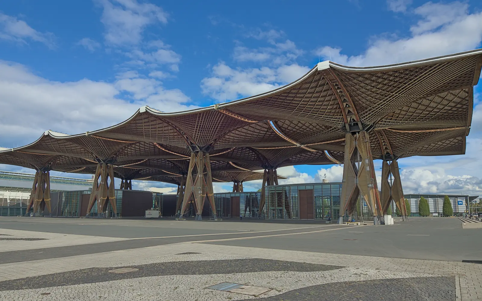 Деревянная крыша EXPO на выставочной территории Ганновера